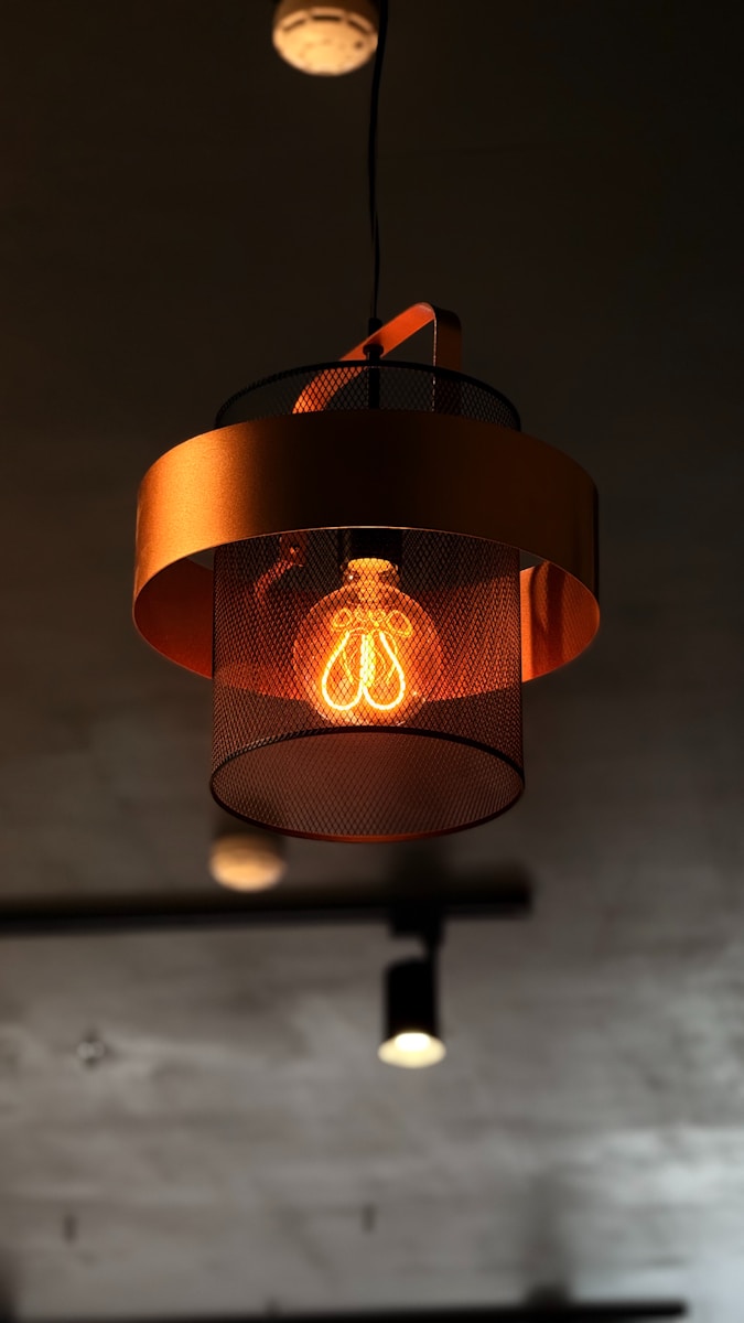 A light that is hanging from a ceiling